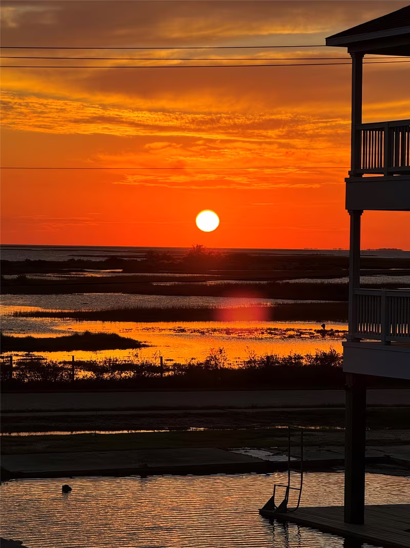 Photo 2 of 16710 Tahiti Way, Jamaica Beach, TX