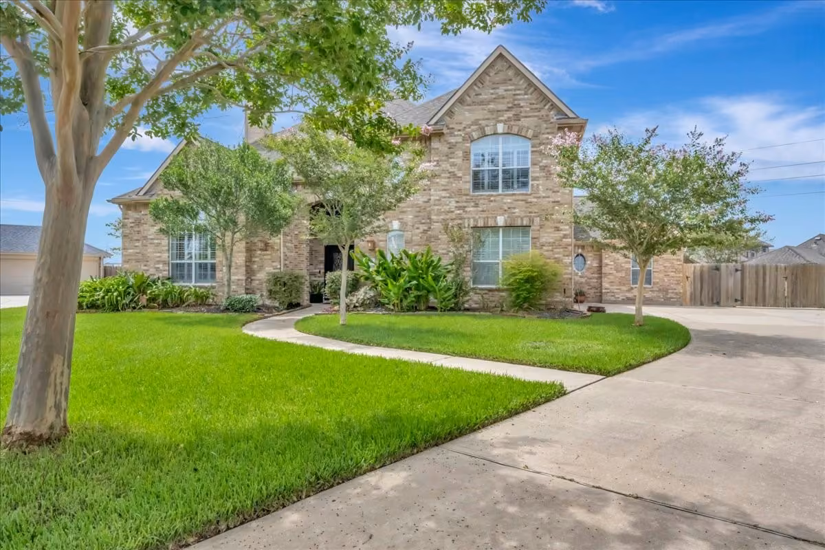 Photo 2 of 2225 Palm Bay Circle, Seabrook, TX