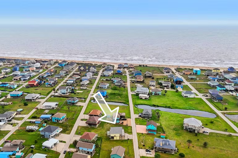 Photo of 940 Gregory Lane, Crystal Beach, TX