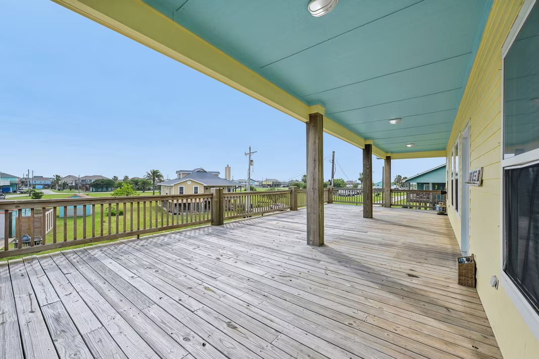 Photo 3 of 940 Gregory Lane, Crystal Beach, TX