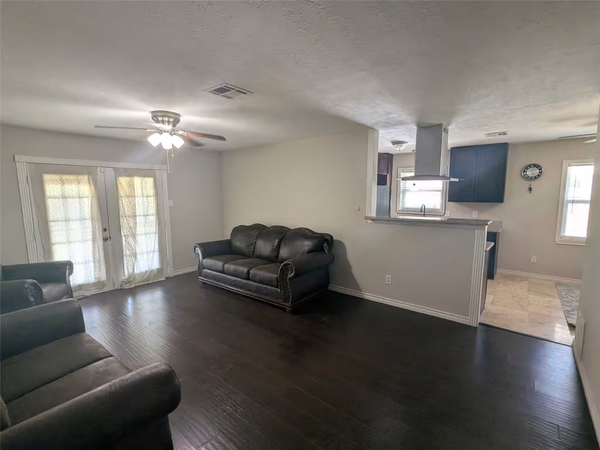 Photo 4 of 4018 Rosewin Circle, Houston, TX