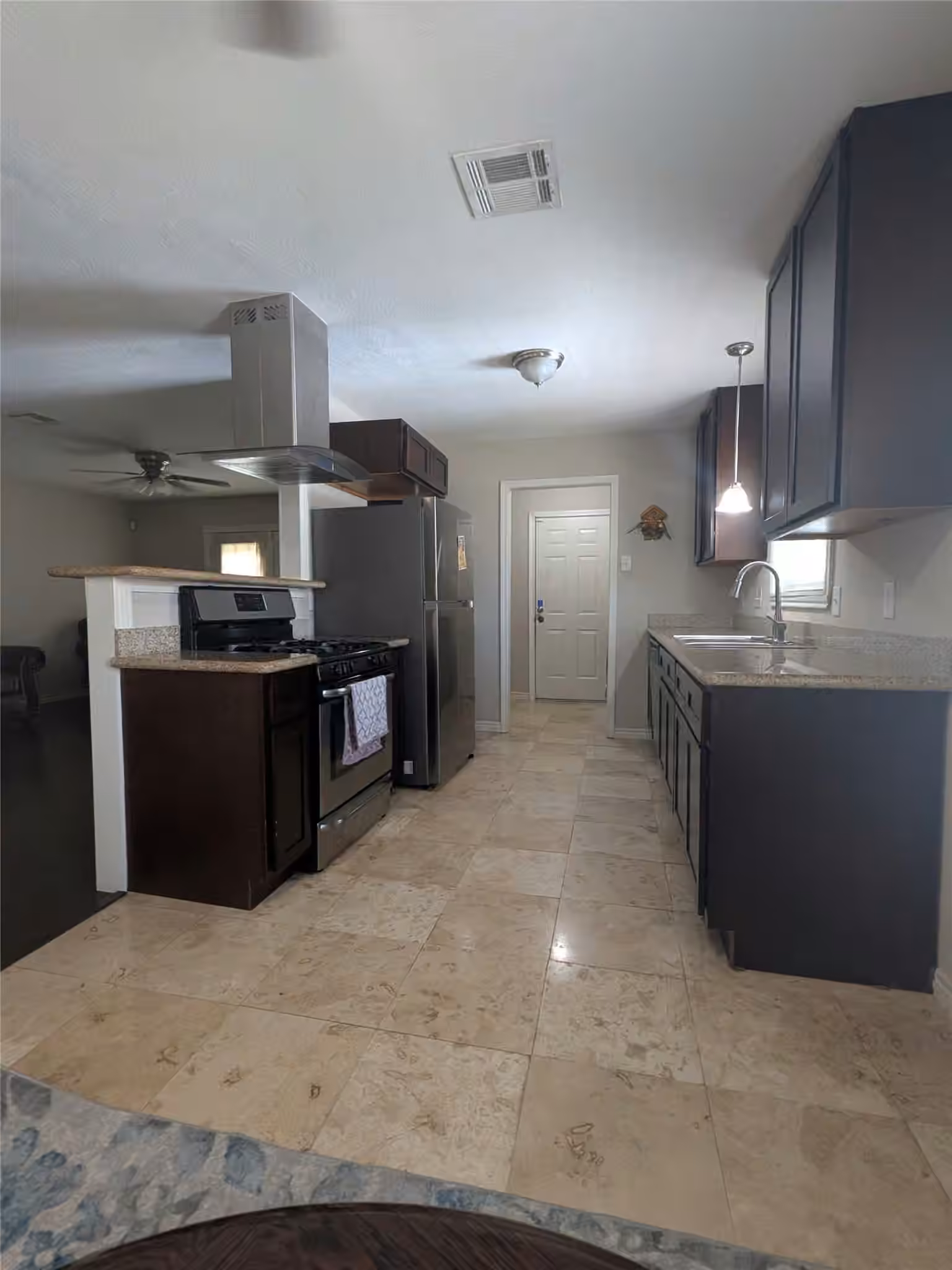 Photo 5 of 4018 Rosewin Circle, Houston, TX