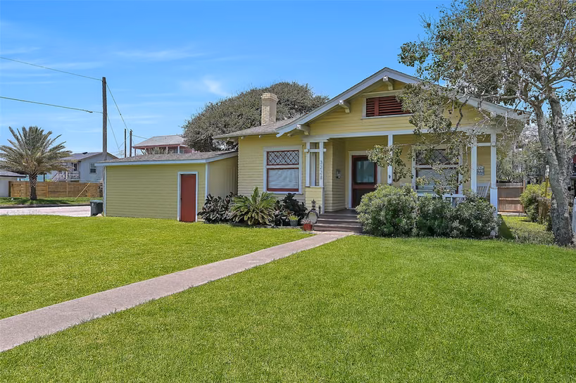 Photo of 3228 Avenue R 1/2, Galveston, TX 77550