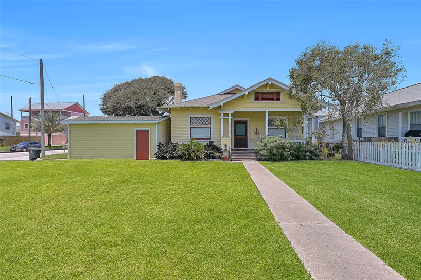 Photo 2 of 3228 Avenue R 1/2, Galveston, TX