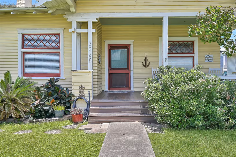 Photo 3 of 3228 Avenue R 1/2, Galveston, TX