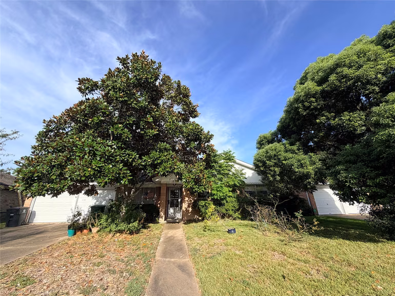 Photo 3 of 8603 Braes River Drive, Houston, TX