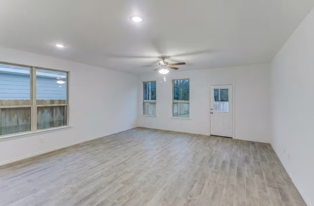 Photo 4 of 14423 Sunny Bend Way, Conroe, TX
