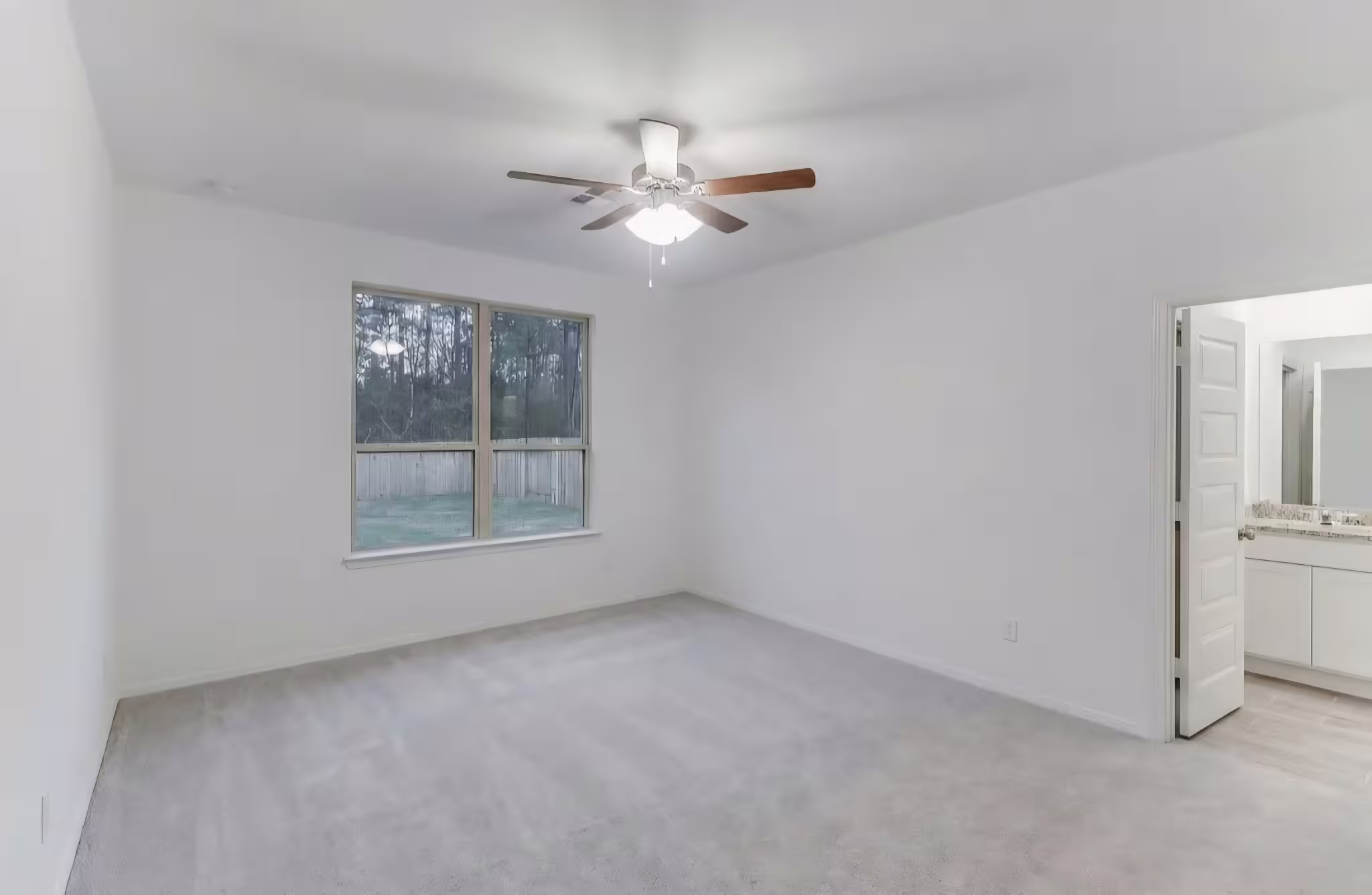 Photo 5 of 14423 Sunny Bend Way, Conroe, TX