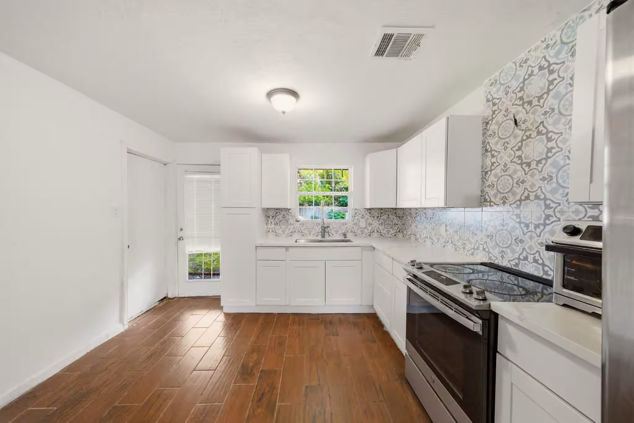 Photo 6 of 7511 Arnim Street, Houston, TX