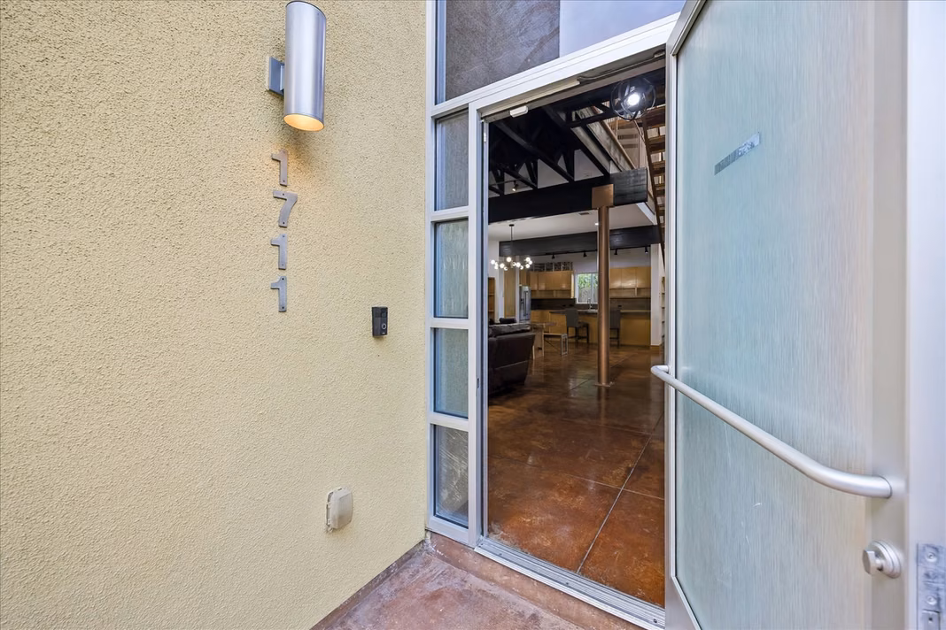 Photo 3 of 1711 W 13th Street, Houston, TX