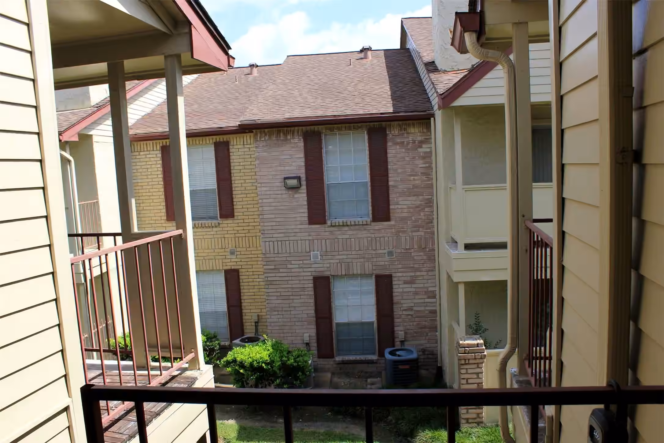 Photo 4 of 2120 El Paseo Street 404, Houston, TX
