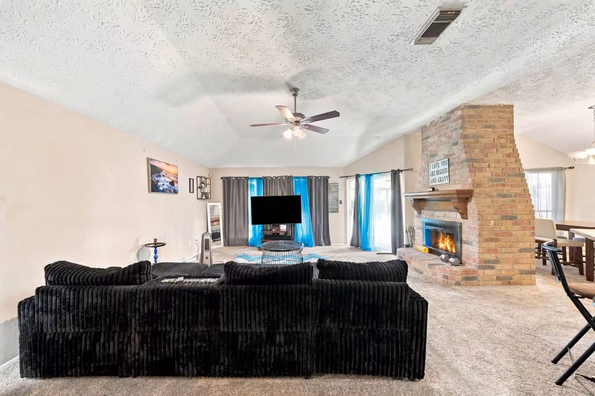 Photo 5 of 807 Highland Woods Drive, Highlands, TX