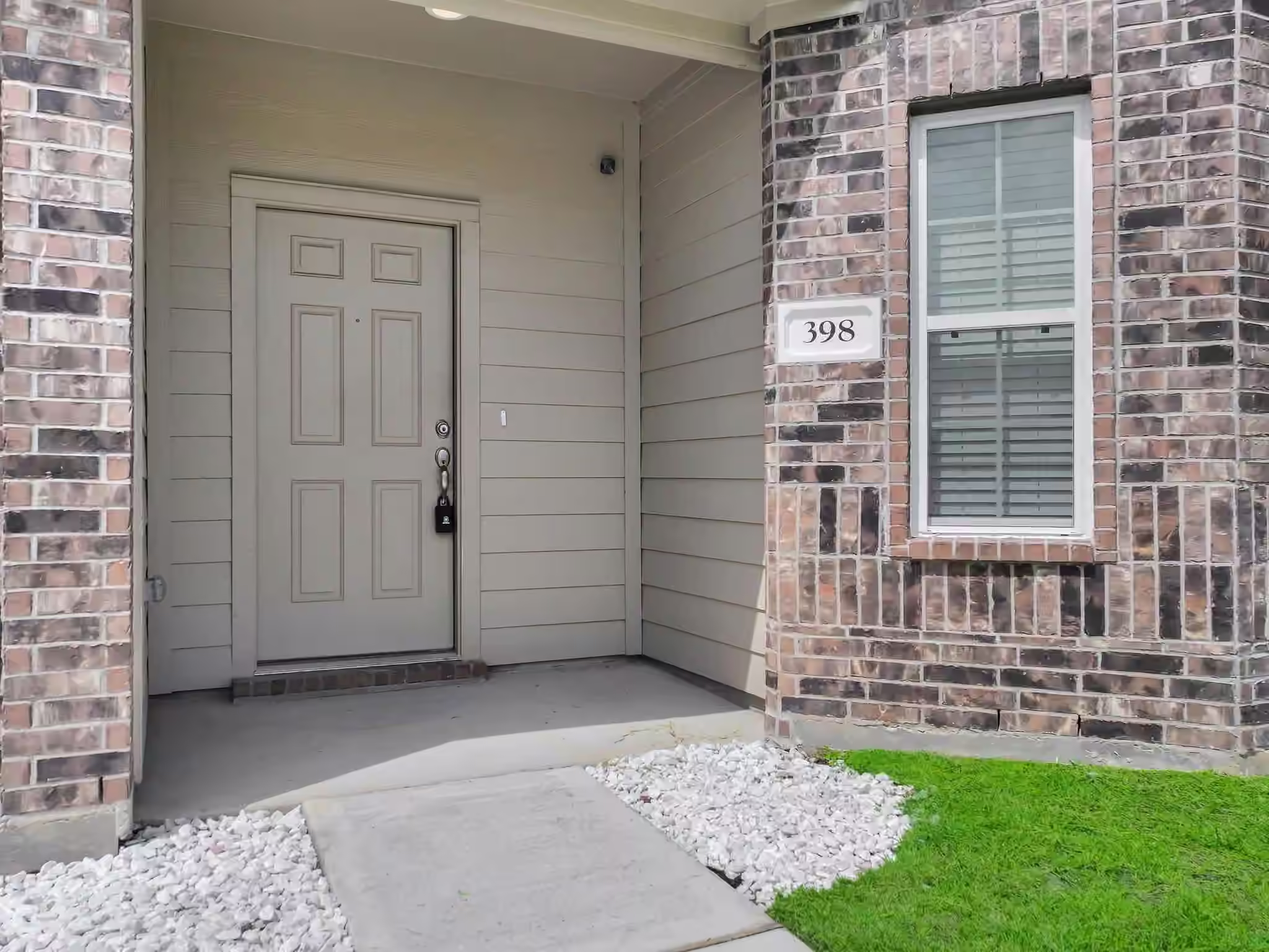 Photo 3 of 398 Shoreview Drive, Conroe, TX