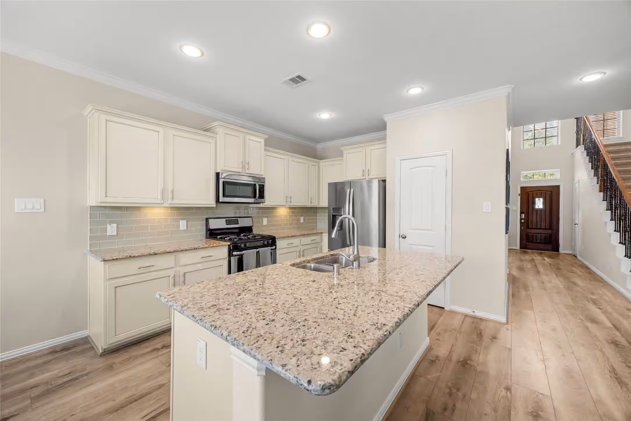 Photo 4 of 15638 Kensington Bluff Drive, Cypress, TX