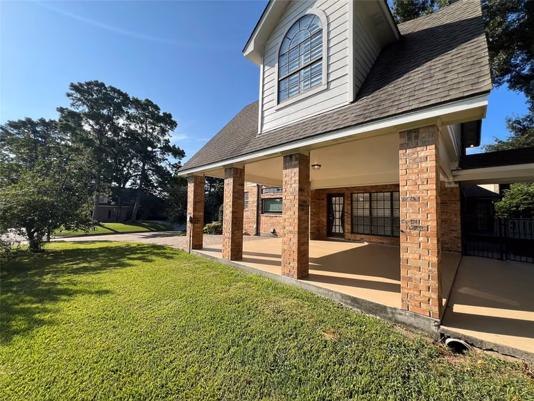 Photo 4 of 240 EDGEWOOD DR, Montgomery, TX
