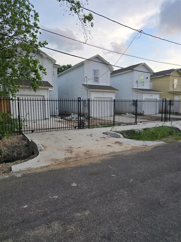 Photo 4 of 428 1/2 N Carolina Street, Houston, TX