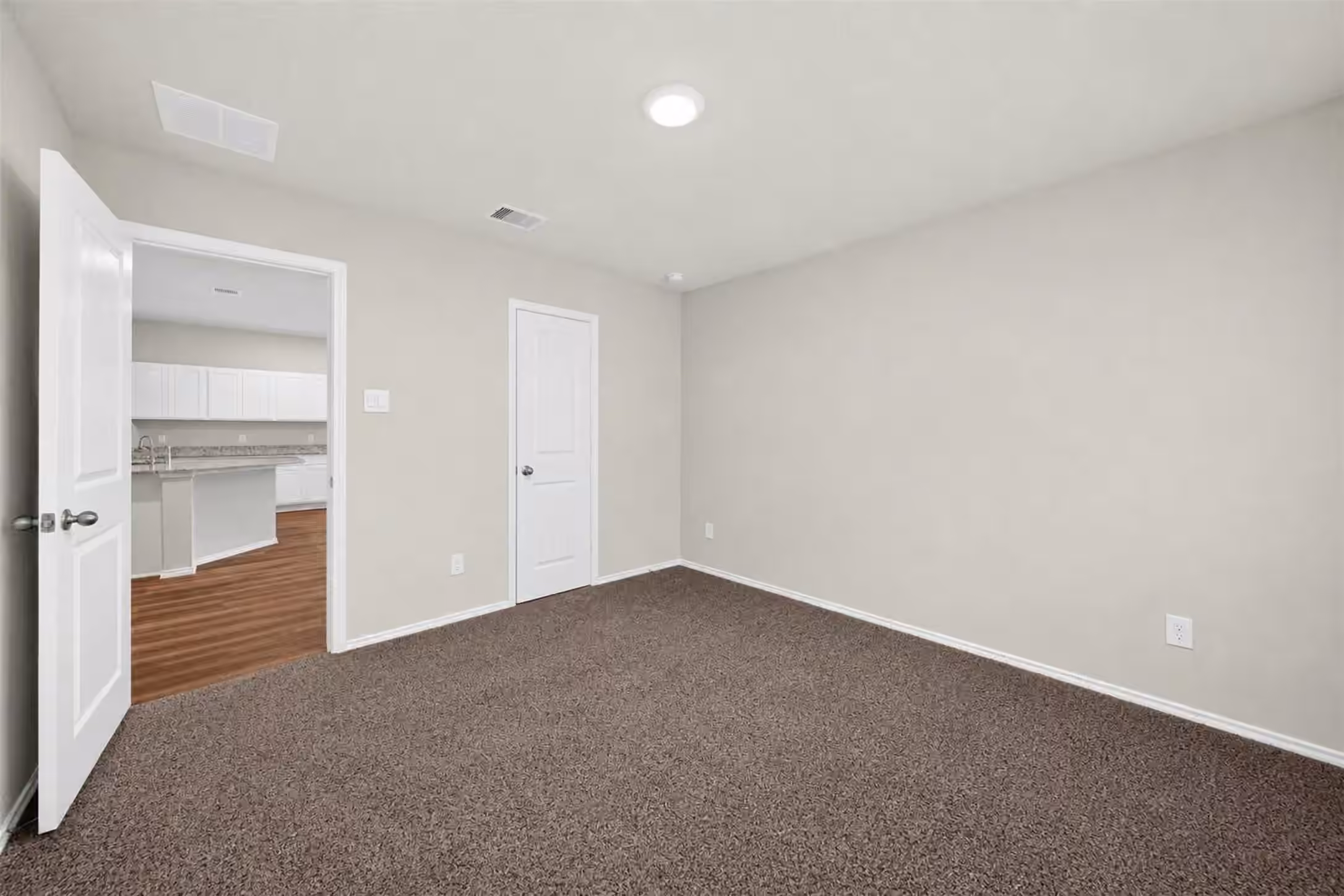 Photo 7 of 216 Rockbridge Drive, Huntsville, TX
