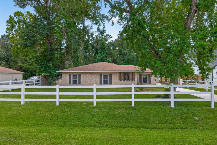 Photo 4 of 23847 Creek Wood Drive, Spring, TX