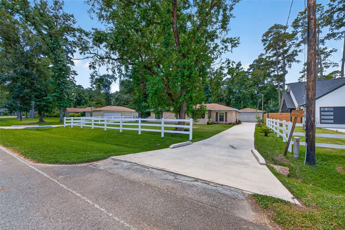 Photo 5 of 23847 Creek Wood Drive, Spring, TX