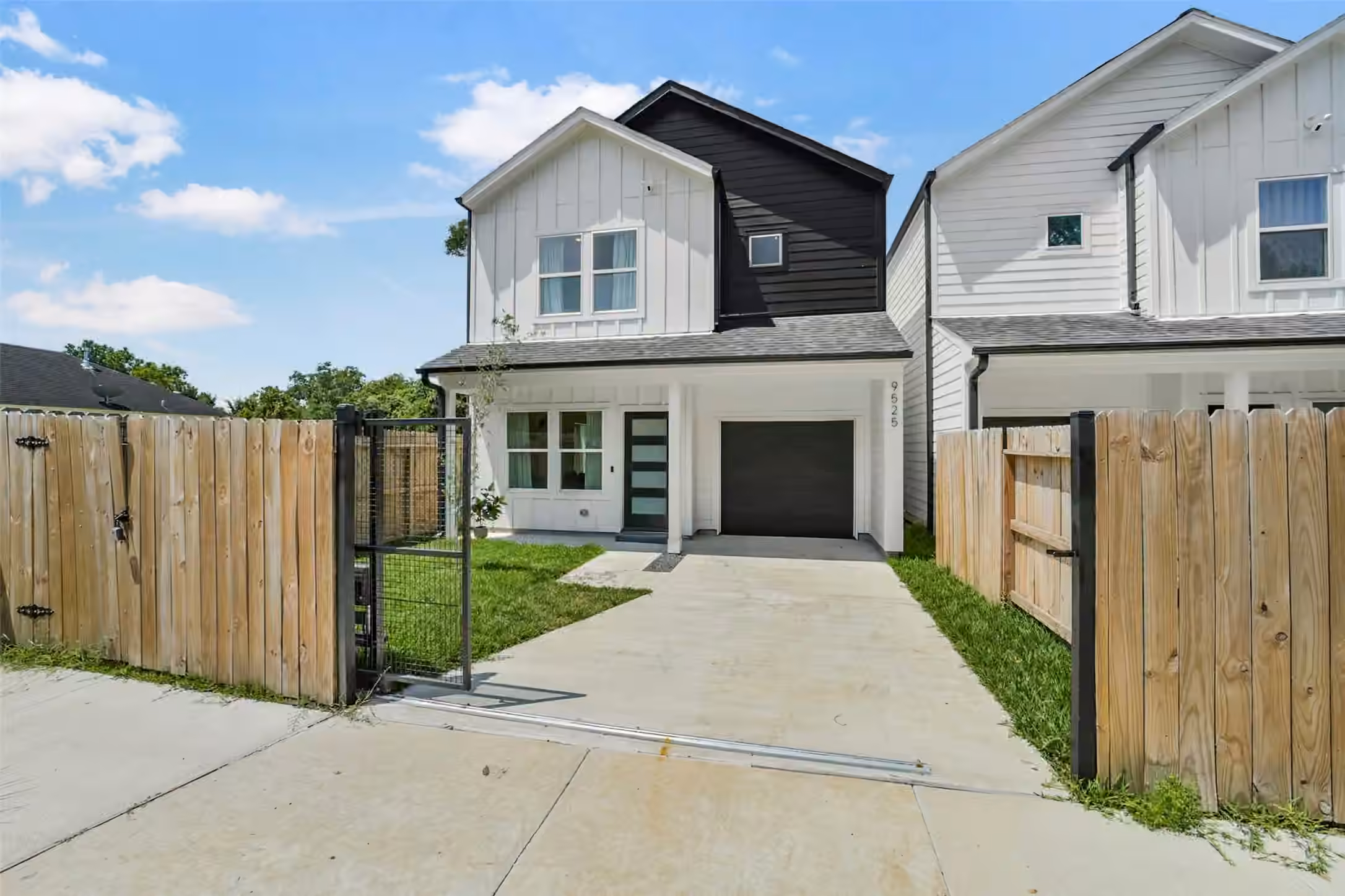 Photo 2 of 9525 Beckley Street, Houston, TX