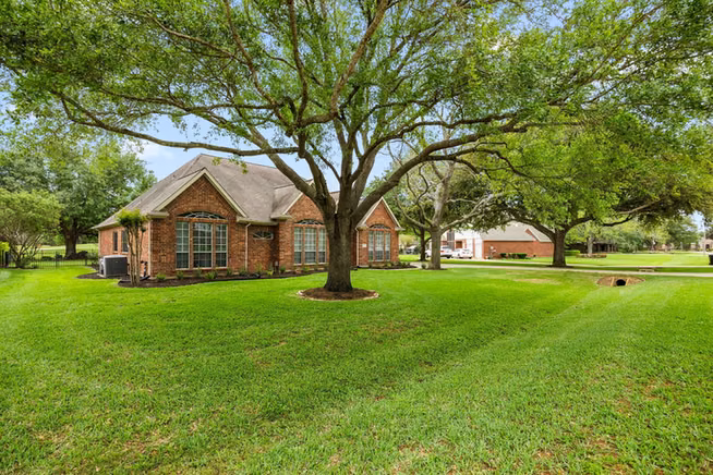 Photo 3 of 5210 Weston Drive, Weston Lakes, TX
