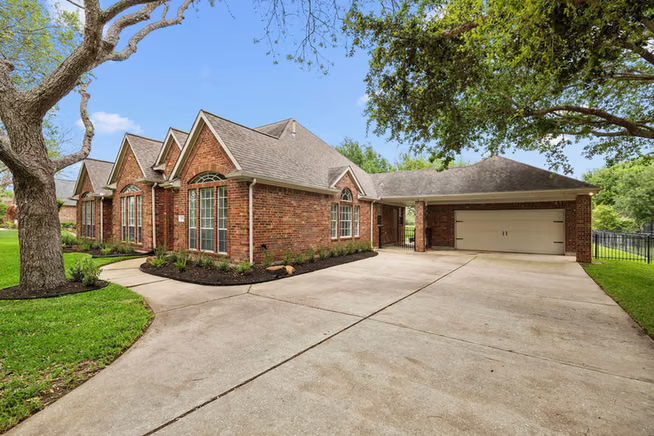 Photo 4 of 5210 Weston Drive, Weston Lakes, TX