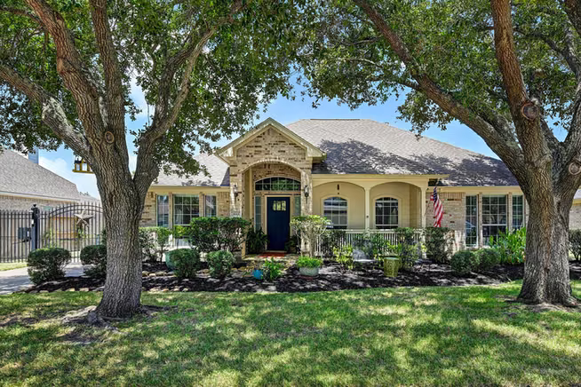 Photo of 933 Mystic Village Lane, Seabrook, TX 77586