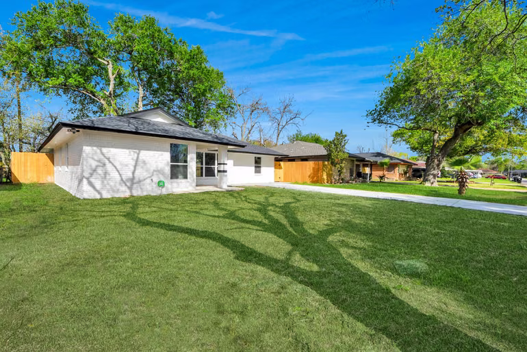 Photo 4 of 2130 Lamina Lane, Houston, TX