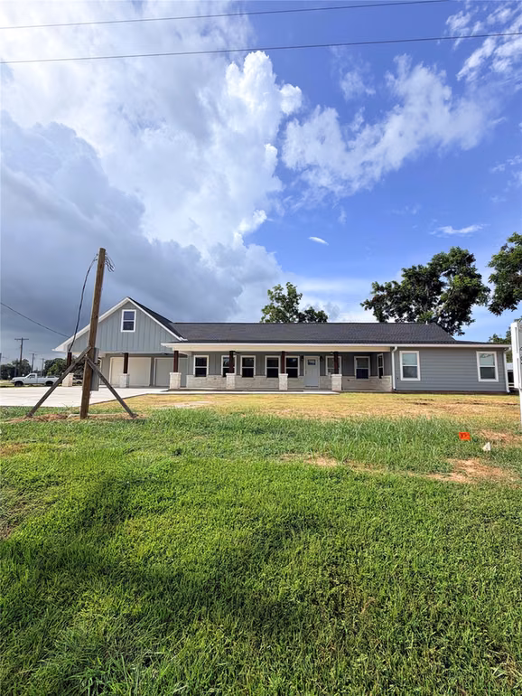 Photo 2 of 301 E San Bernard St, Brazoria, TX