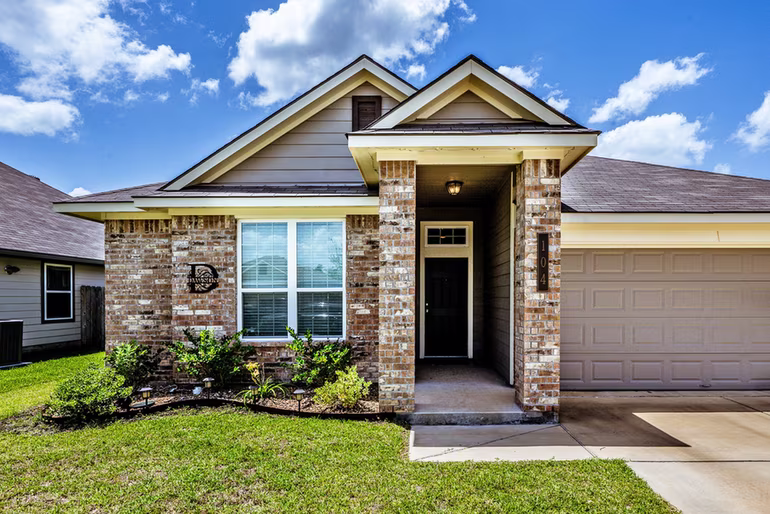 Photo of 104 Laurel Oak Drive, Huntsville, TX 77320