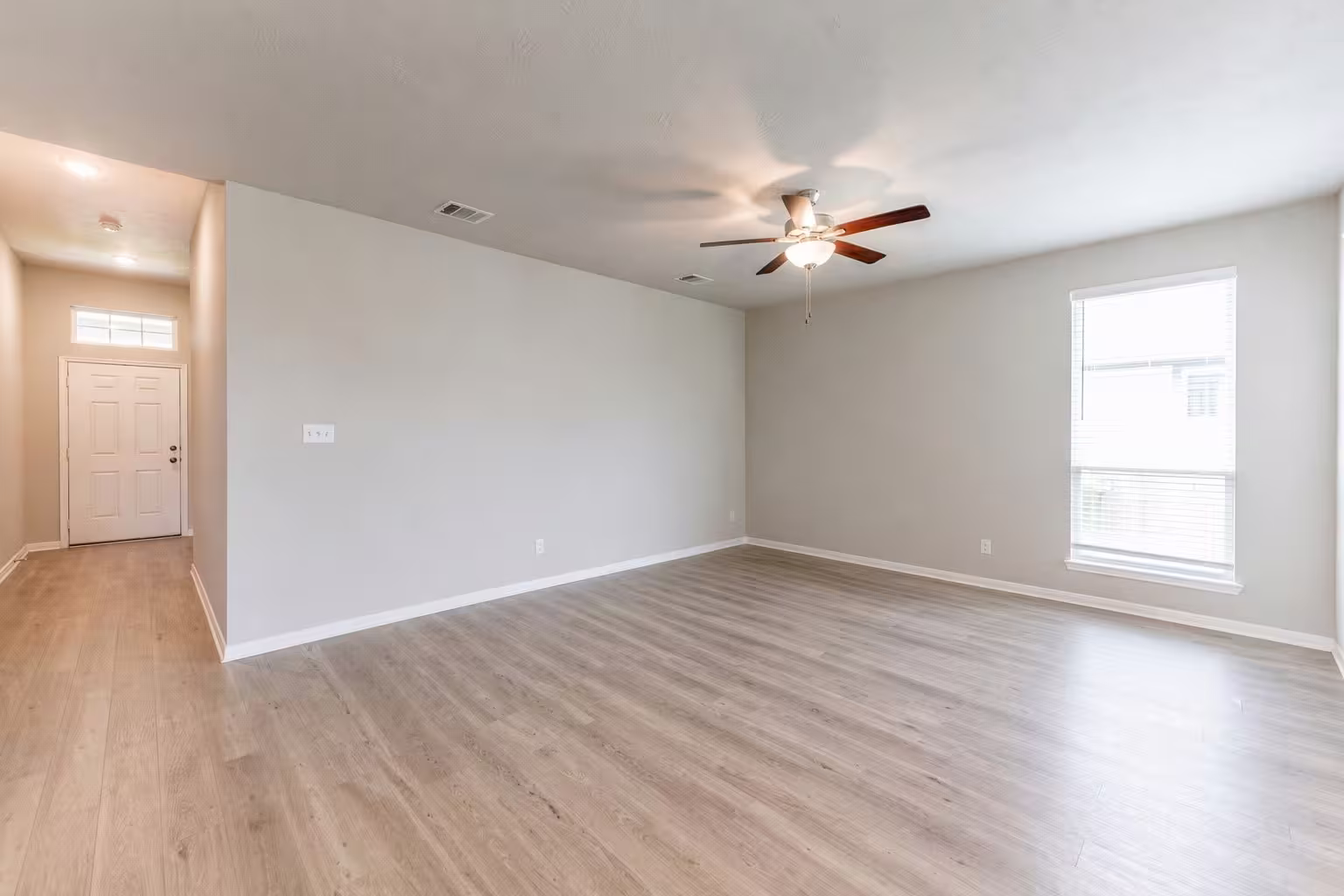 Photo 2 of 104 Laurel Oak Drive, Huntsville, TX