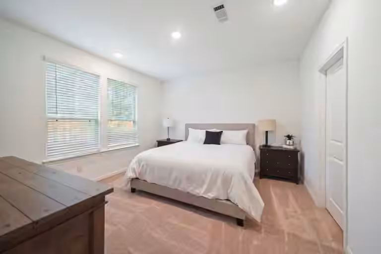 Photo 5 of 910 Silver Buckle Lane, Montgomery, TX