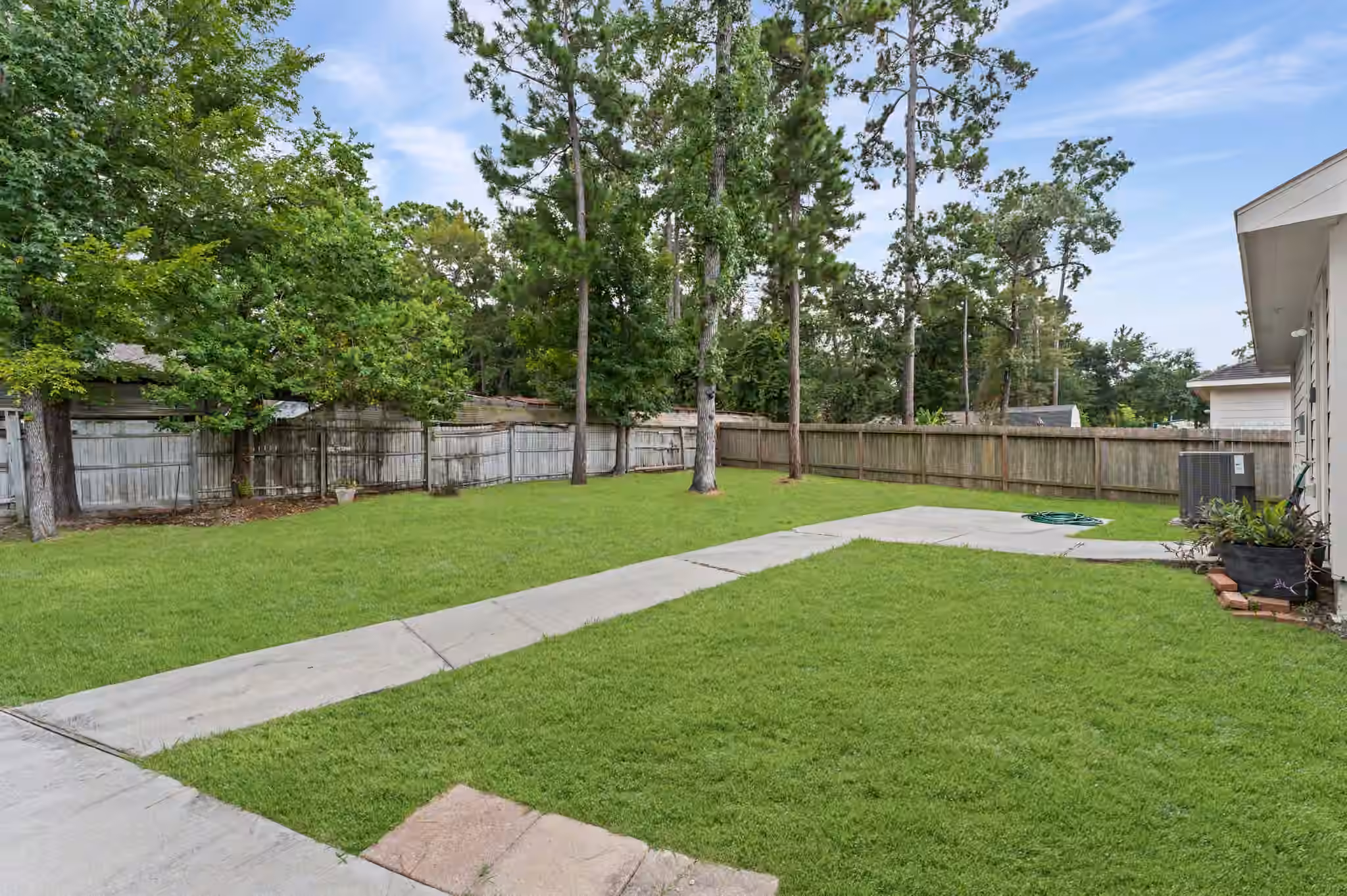 Photo 5 of 10920 Fairview Drive, Conroe, TX