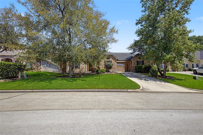 Photo 4 of 279 W Pines Drive, Montgomery, TX