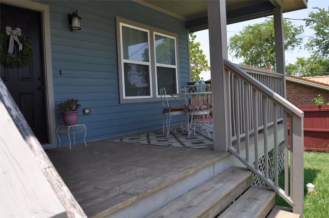 Photo 2 of 913 Independence Street, Brenham, TX