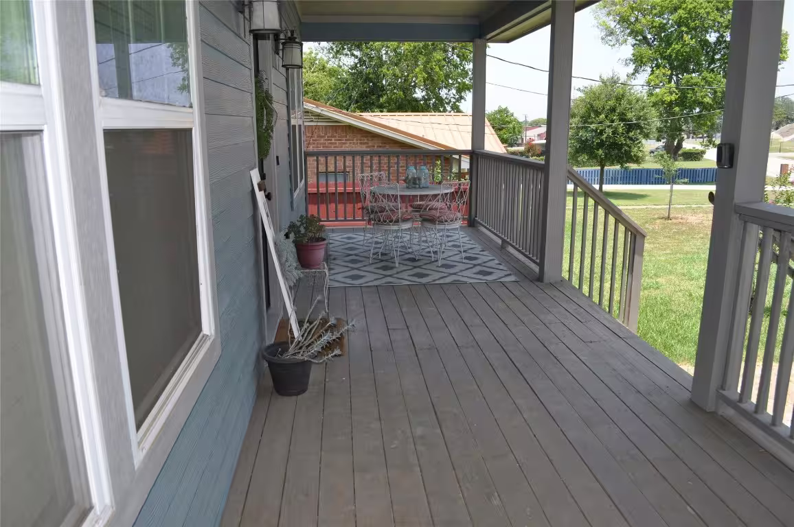 Photo 3 of 913 Independence Street, Brenham, TX