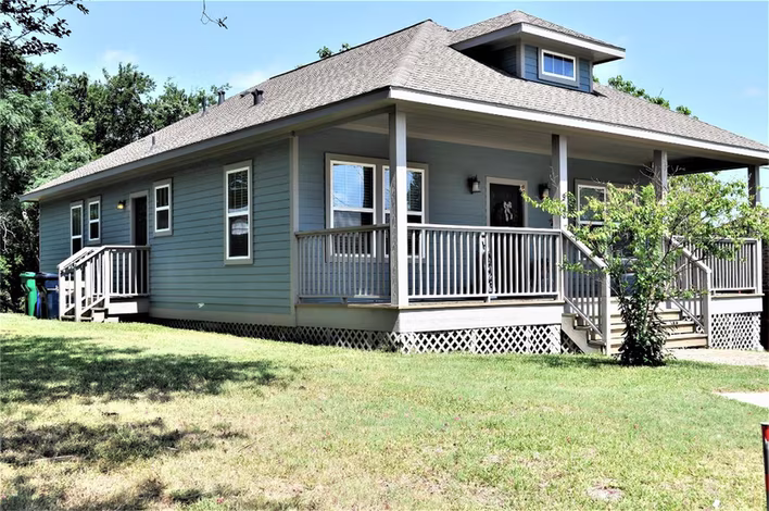 Photo 4 of 913 Independence Street, Brenham, TX