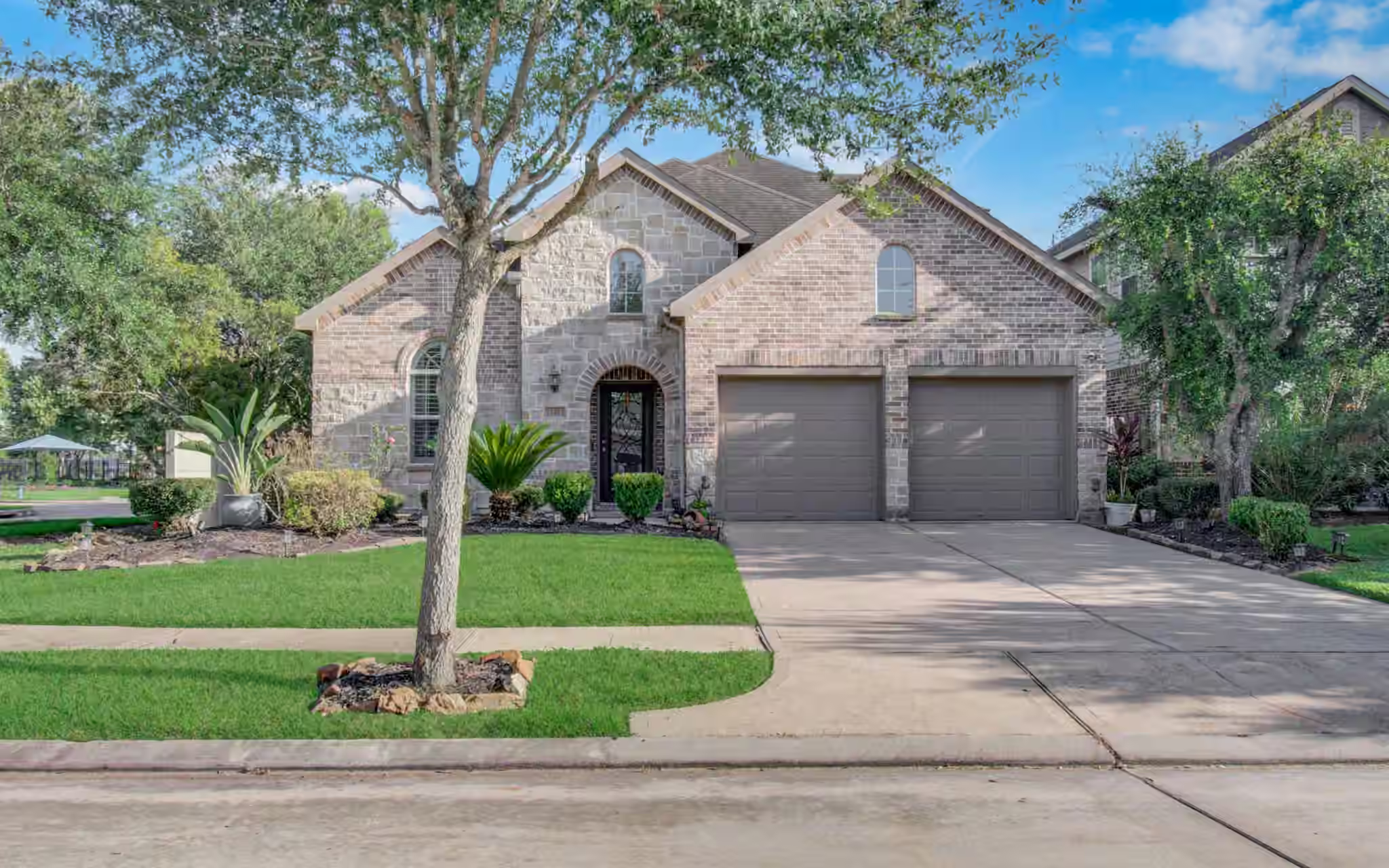Photo 2 of 13402 Quail Landing Lane, Rosharon, TX