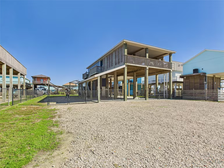 Photo 3 of 842 Main Street, Crystal Beach, TX