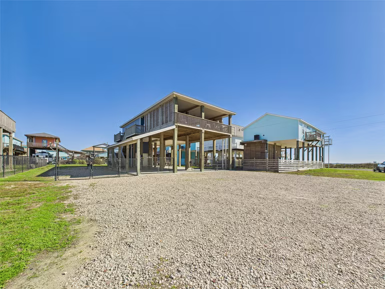 Photo 4 of 842 Main Street, Crystal Beach, TX