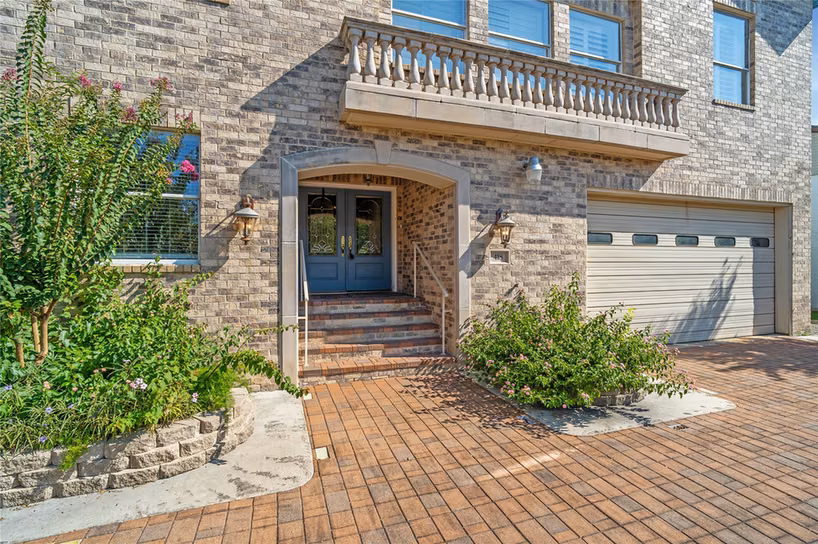 Photo 2 of 418 Bay Colony Drive, La Porte, TX