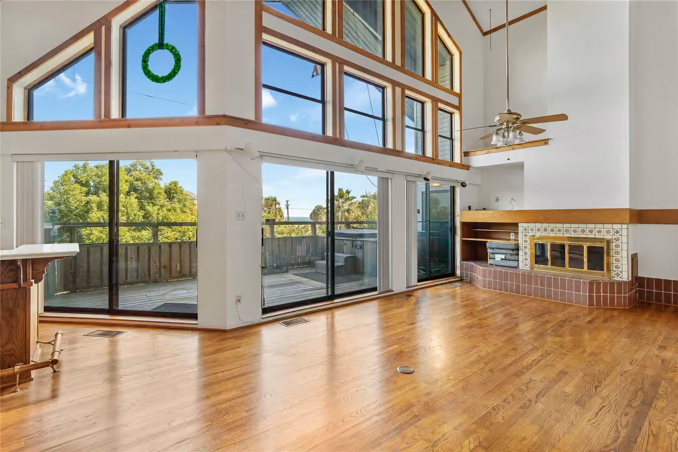 Photo 6 of 418 Bay Colony Drive, La Porte, TX