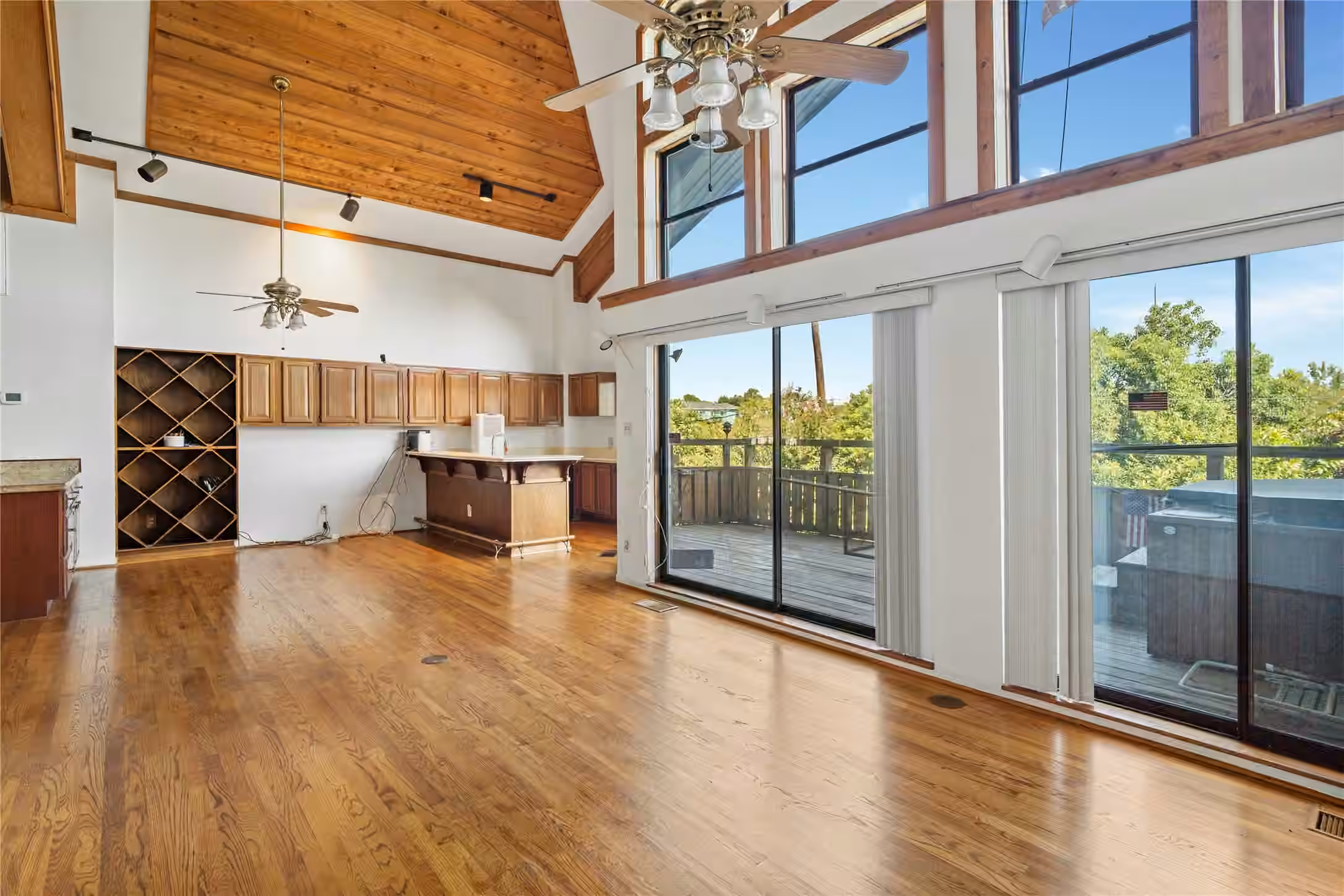 Photo 7 of 418 Bay Colony Drive, La Porte, TX