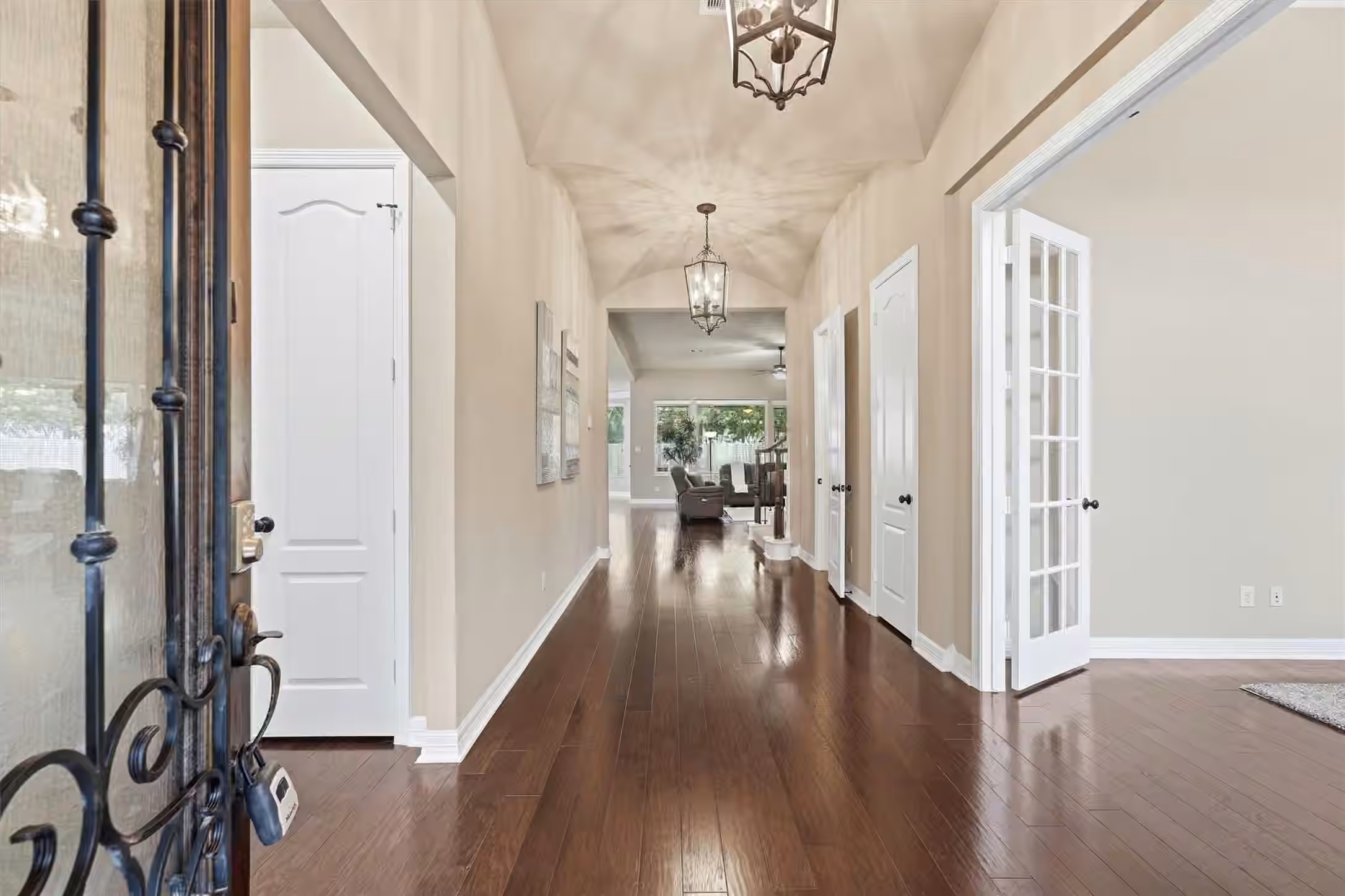 Photo 4 of 17215 Sages Ravine Drive, Humble, TX