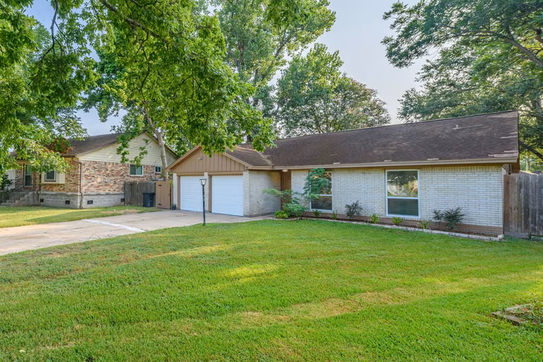 Photo of 516 Saint Charles Street, League City, TX