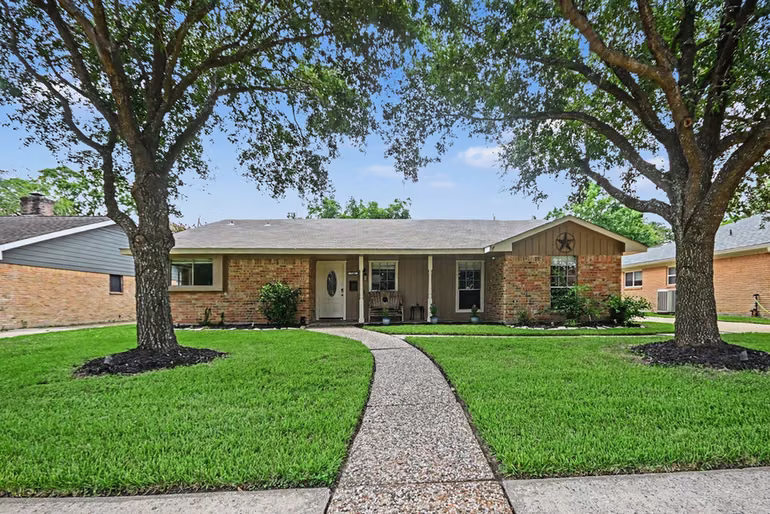 Photo 2 of 722 Seaway Drive, Seabrook, TX