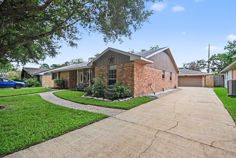 Photo 4 of 722 Seaway Drive, Seabrook, TX
