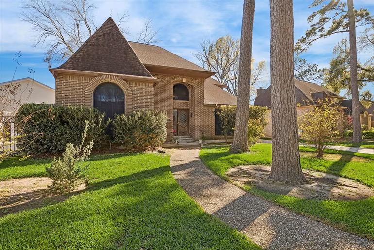 Photo 2 of 3811 Trappers Forest Drive, Houston, TX