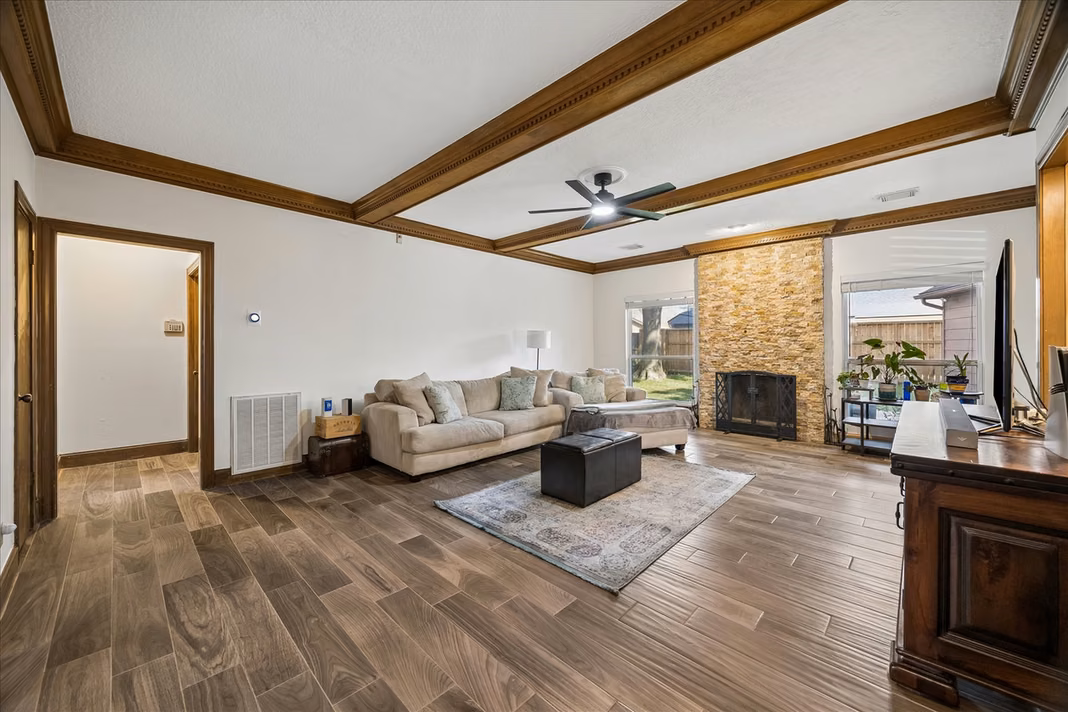 Photo 5 of 3811 Trappers Forest Drive, Houston, TX