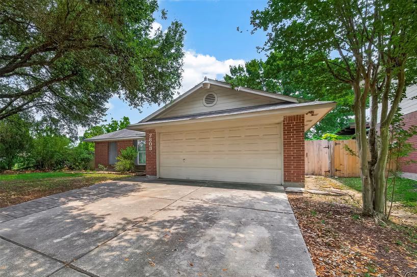 Photo 3 of 7803 Yellow Pine Drive, Houston, TX
